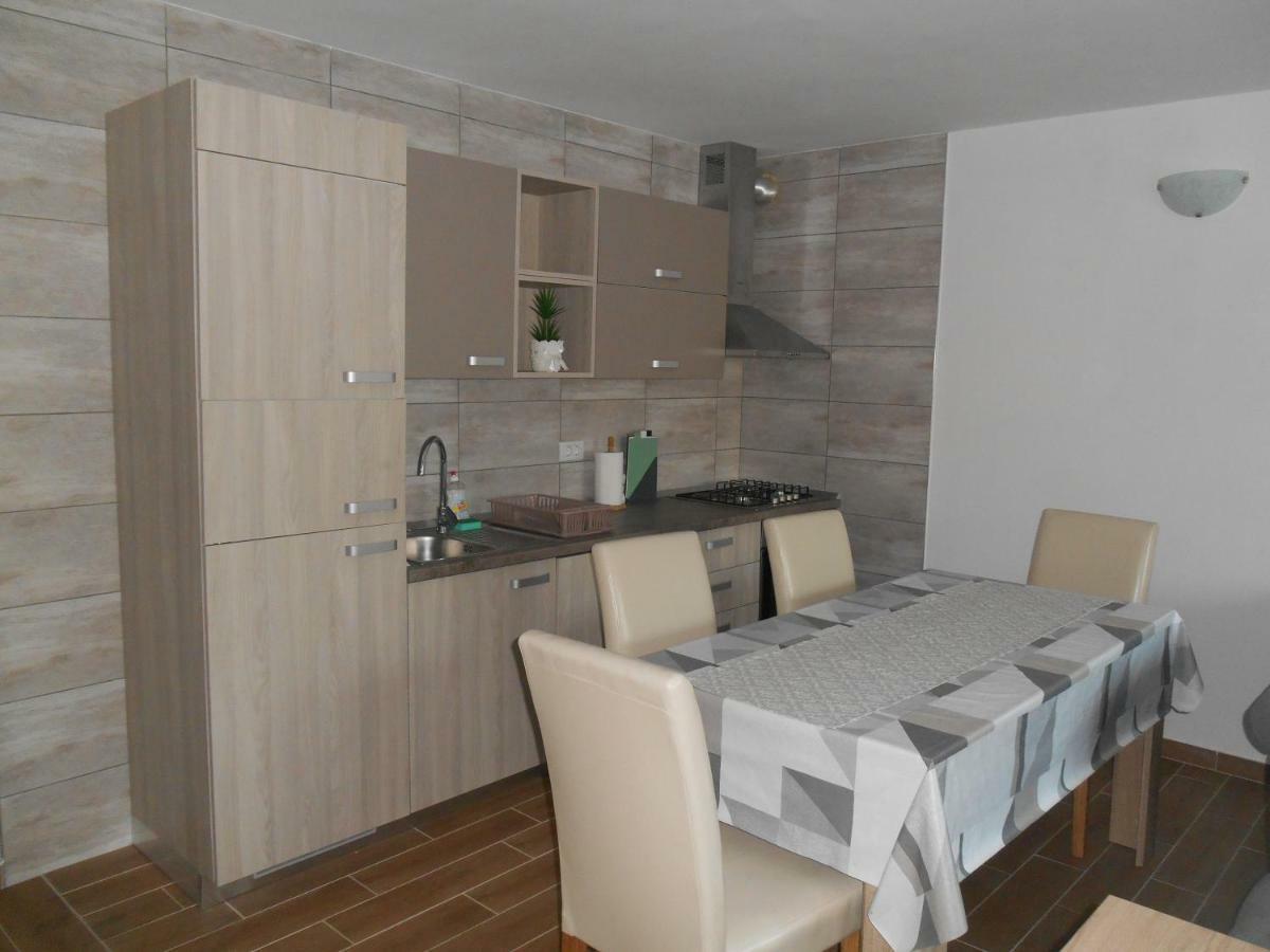 Miadea Apartment Ровинско село Екстериор снимка
