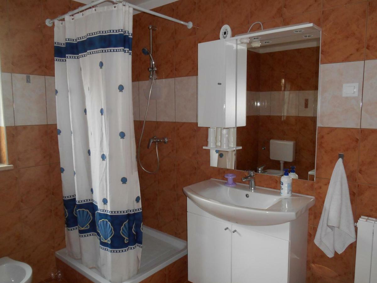 Miadea Apartment Ровинско село Екстериор снимка